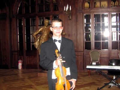 Violoniste professionnel Arsen Kovalenko en performance